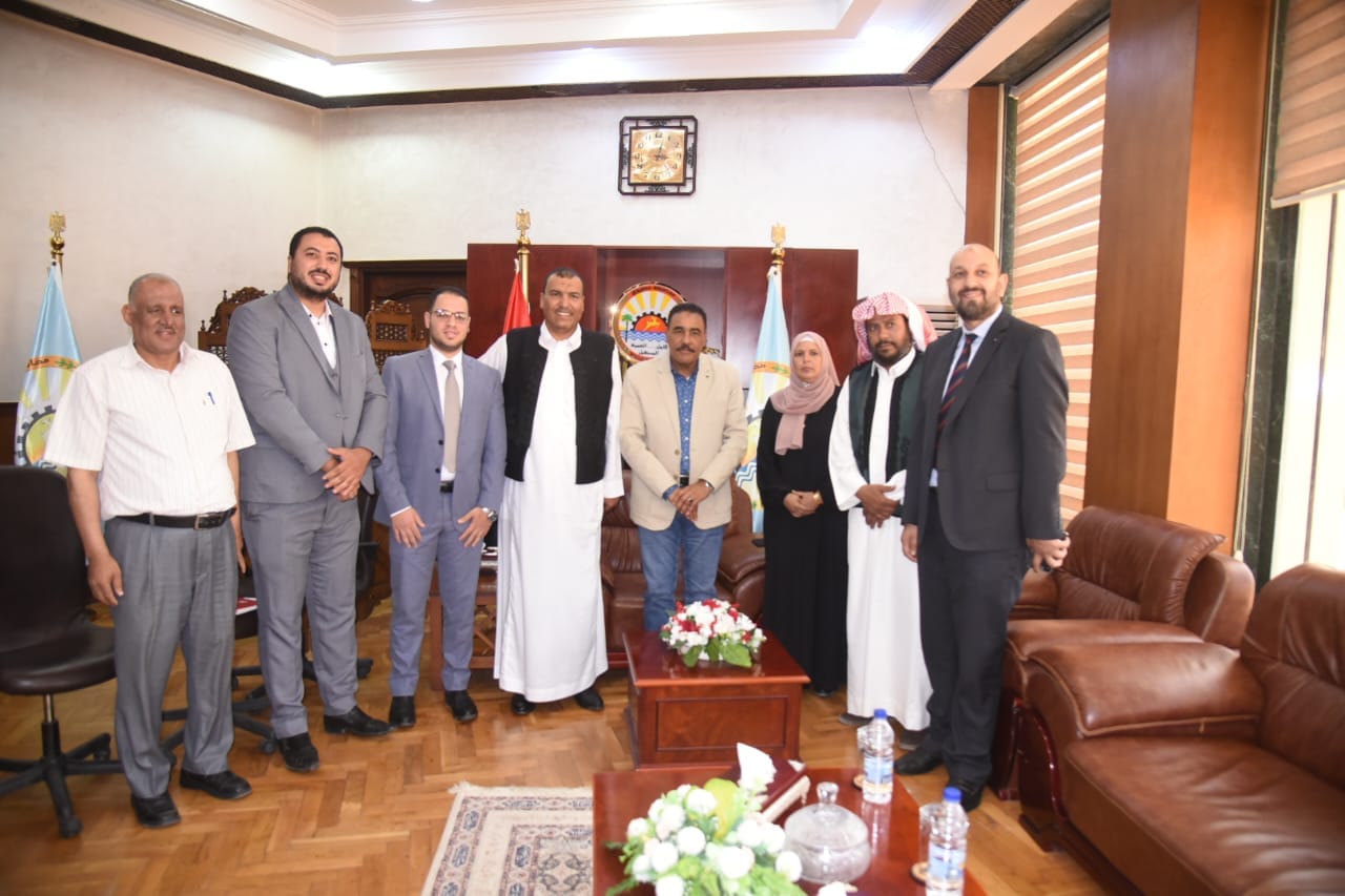اللواء خالد شعيب محافظ مطروح يلتقى اليوم الأحد، مع أعضاء مؤسسة أفضل الصدقة للأعمال الخيرية برئاسة اسلام سراج رئيس مجلس ادارة المؤسسة